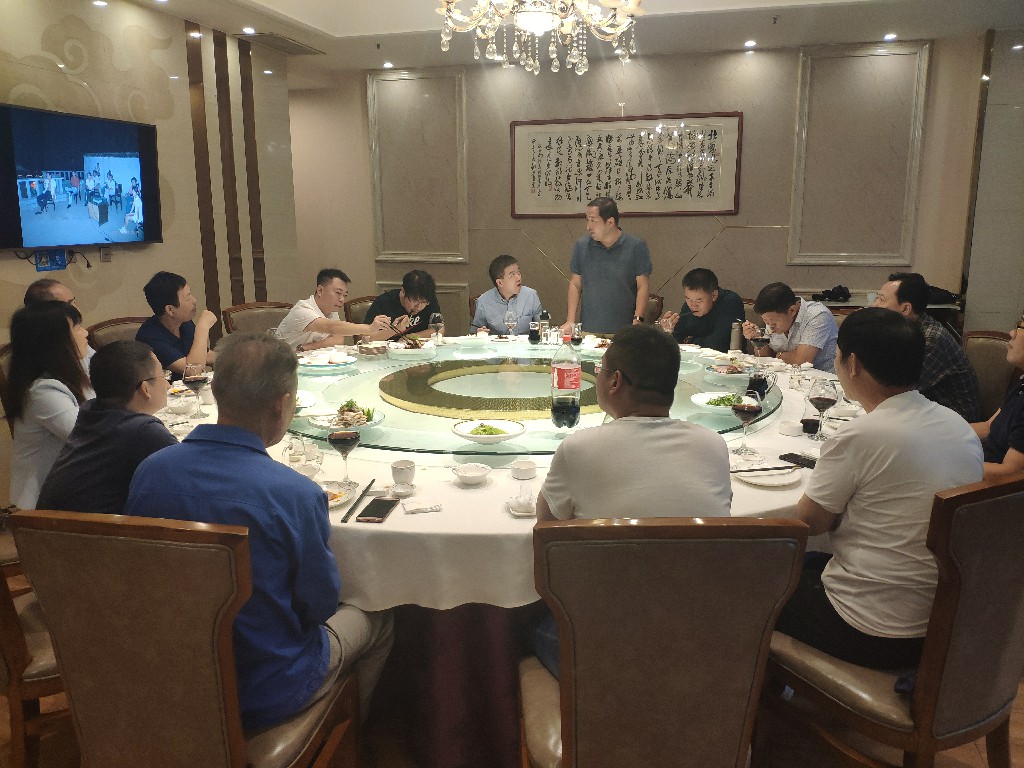 馬行千里，不洗塵沙。(圖1)